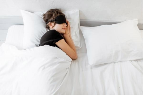Ngủ đủ giấc mỗi ngày giúp phòng chống lão hóa da hiệu quả